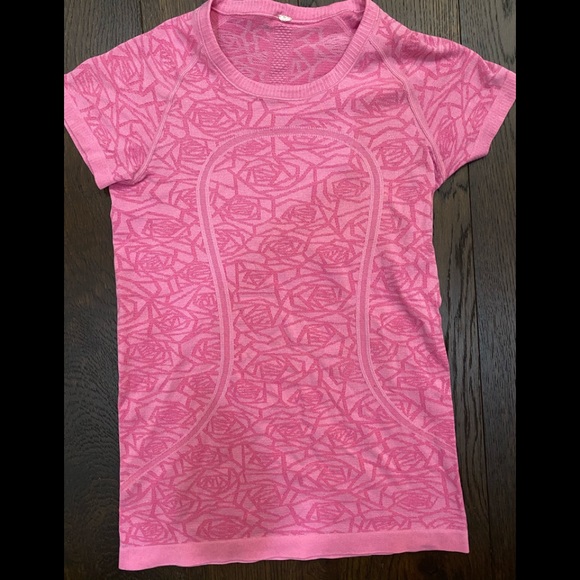 lululemon athletica Tops - Lululemon swiftly tee